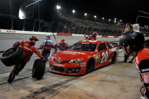 matt-kenseth-pit-stop-nascar-southern-500-darlington-2013