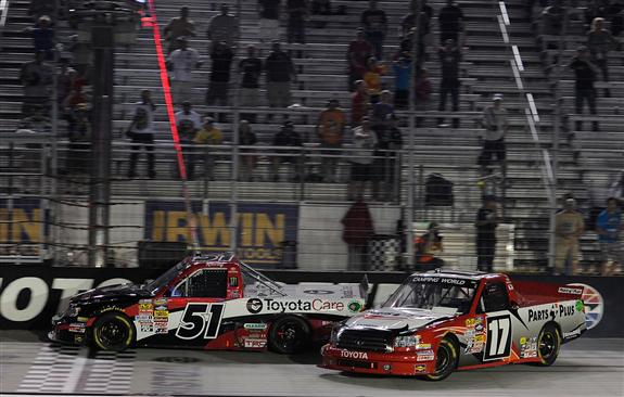 Read more about the article Kyle Busch Wins CWS UNOH 200 after Late Yellow Derails Peters