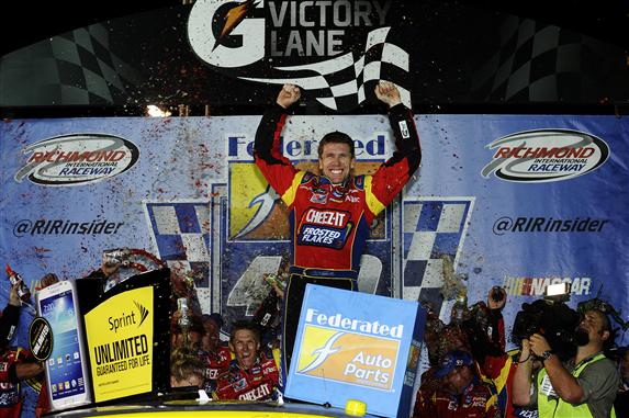 Read more about the article Sprint | Edwards wins at Richmond ; Kurt Busch, Logano, Truex Jr. make Chase