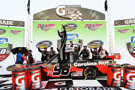 Read more about the article Camping World | Sauter avoids wreck to win Talladega truck race