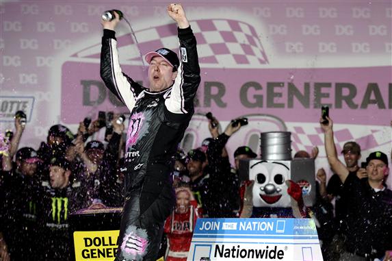 nascar_nationwide_cms_101113_kyle_busch_victory_lane