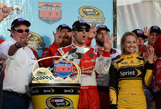 Read more about the article Sprint Cup | Kevin Harvick Wins Keeps Faint Title Hopes Alive