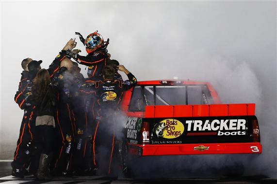 Read more about the article Camping World | Dillon dominates in Truck Series win at Texas