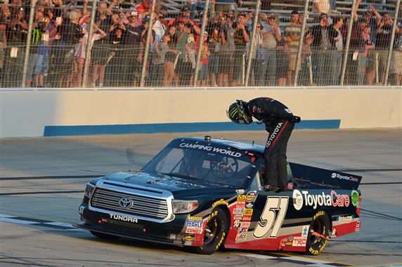 Read more about the article Camping World | Busch goes 4-for-4 with dominant Dover Truck win