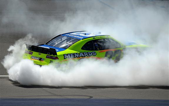 Read more about the article Nationwide | Paul Menard wins Nationwide race at Michigan