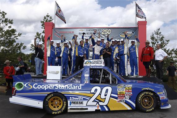 Read more about the article Truck Series | In thrilling finish, Ryan Blaney wins at Canadian Tire Motorsport Park