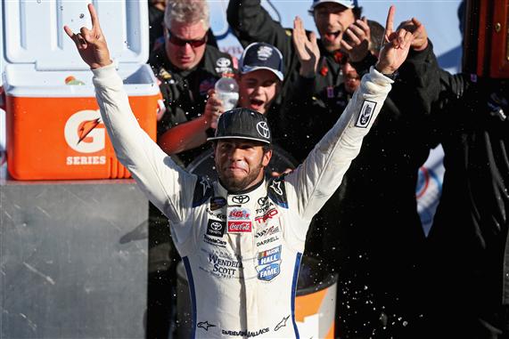 martinsville_ncwts_r_victory