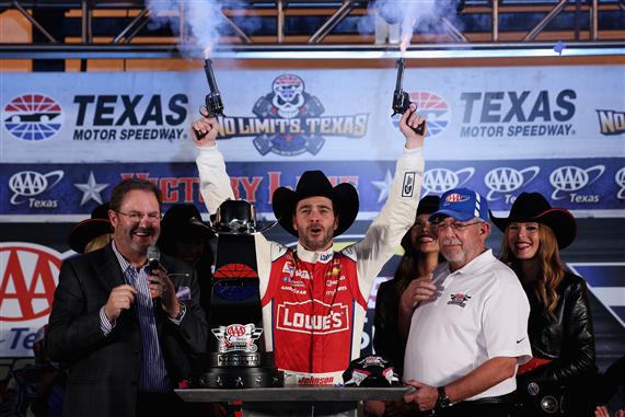 Read more about the article Sprint Cup | Johnson wins at Texas; Keselowski and Gordon brawl on pit road