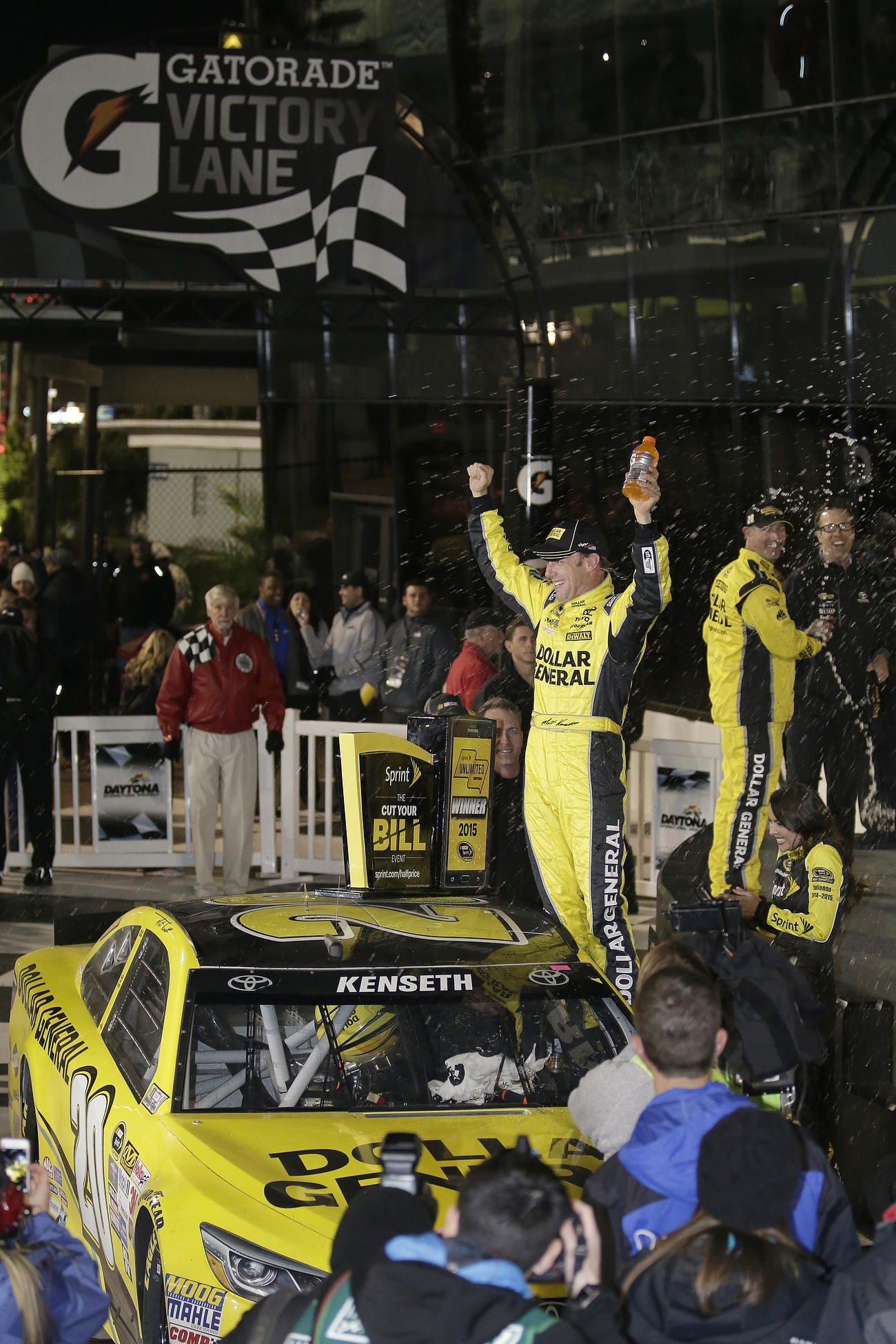 Read more about the article Kenseth edges Truex for the win in Sprint Unlimited