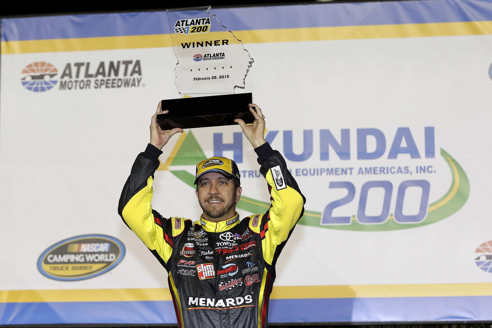 Read more about the article Matt Crafton annihilates the field in Atlanta truck win