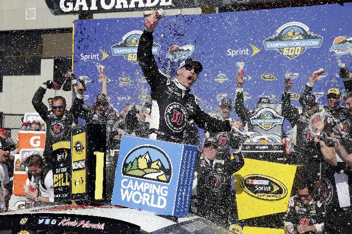 Read more about the article Kevin Harvick rides to fourth straight Phoenix win