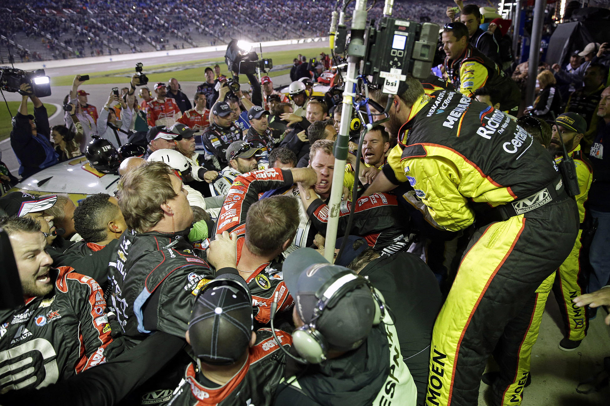 Read more about the article Make Up: Gordon, Keselowski Should Resolve Feud