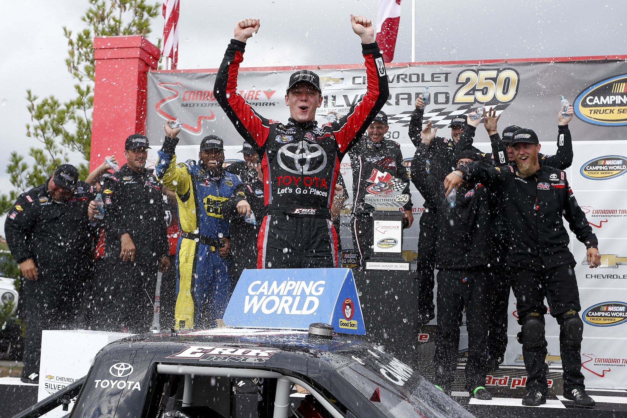 Read more about the article Youth Movement: Teenager Erik Jones Wins Truck Series Championship