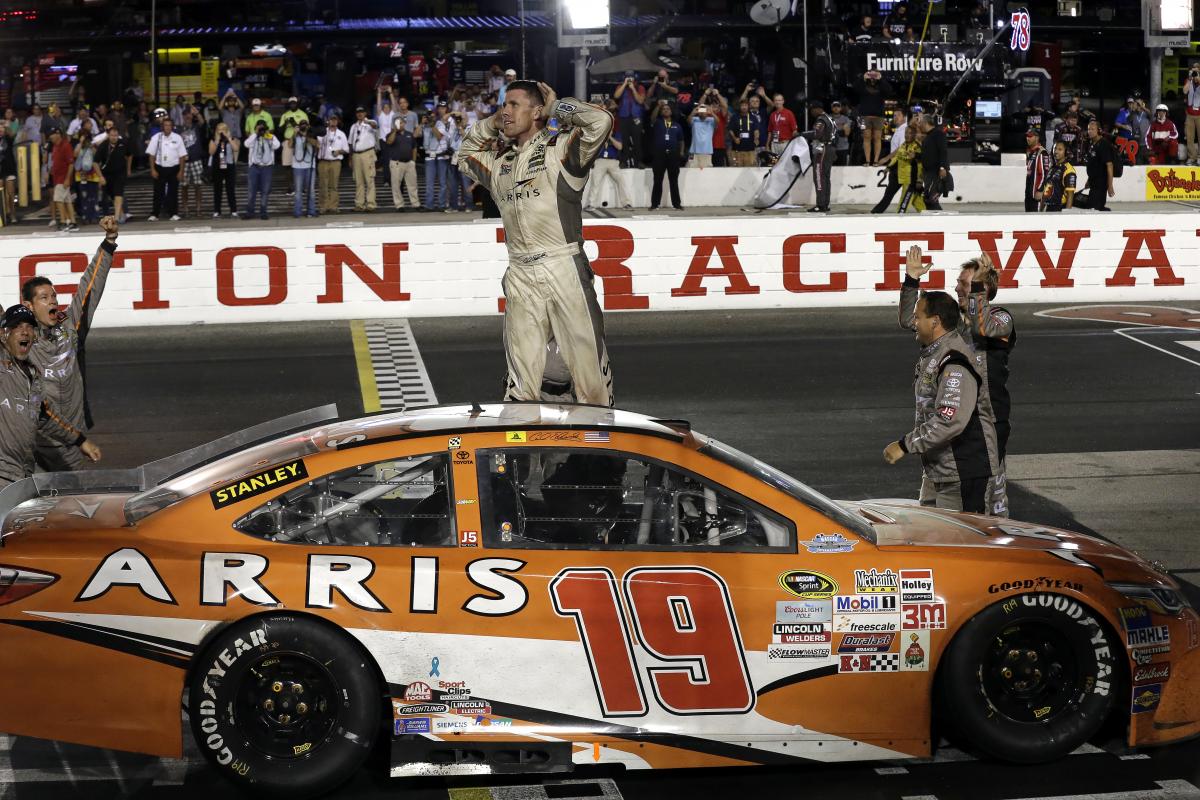 Read more about the article Stellar pit stop earns Carl Edwards dramatic Southern 500 win