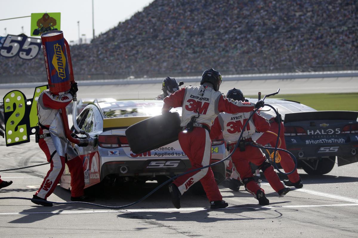 Read more about the article Ugly Top 10 Keeps Jeff Gordon in title hunt