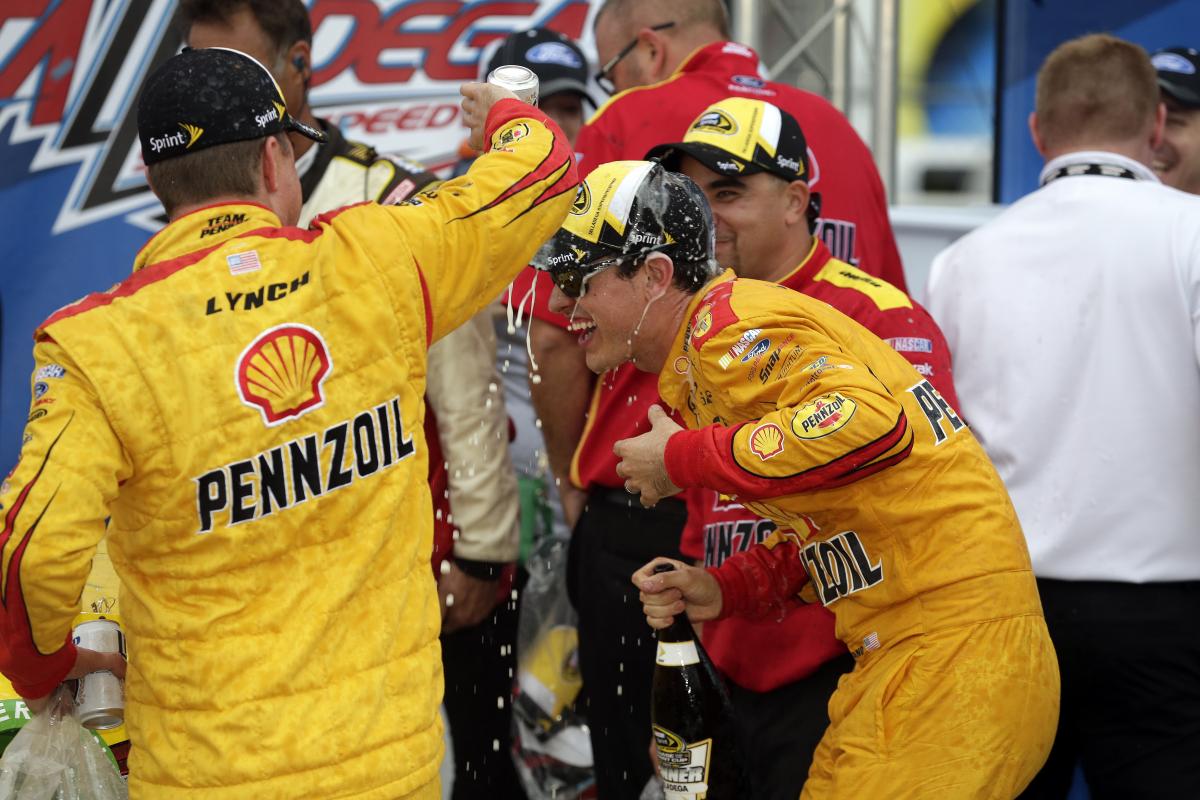 Read more about the article Logano wins at Talladega, knocks Earnhardt out of Chase