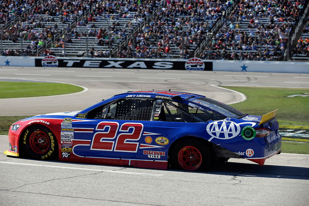 Read more about the article A dramatic fall: Logano in jeopardy of Chase elimination