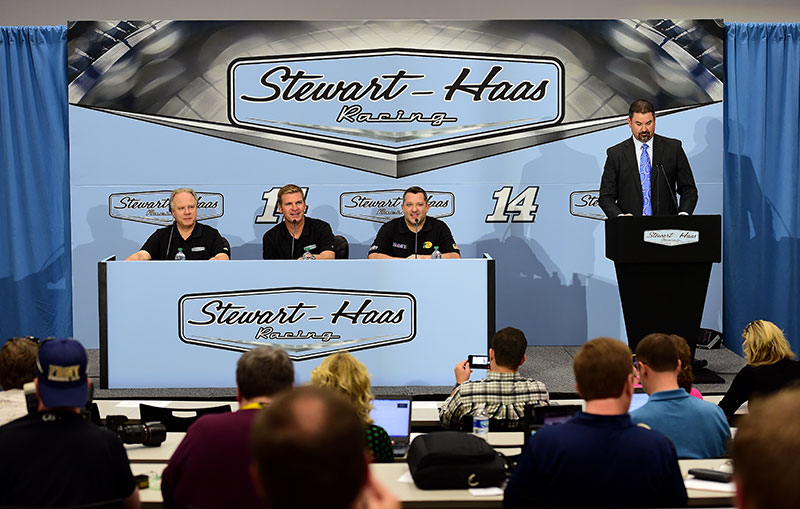 Read more about the article Stewart-Haas Racing to Switch to Ford in 2017