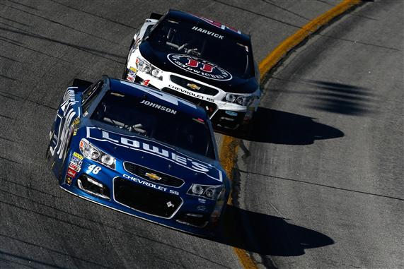 Read more about the article Johnson wins, ties Earnhardt Sr. with 76th victory