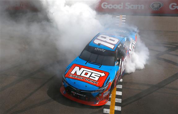 Read more about the article Kyle Busch continues dominance with XFINITY win at Phoenix