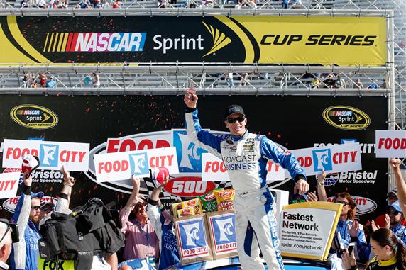 Read more about the article Edwards dominates wild NASCAR Sprint Cup race at Bristol
