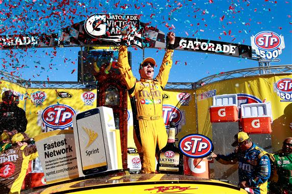 Read more about the article Kyle Busch completes Martinsville sweep with Cup victory
