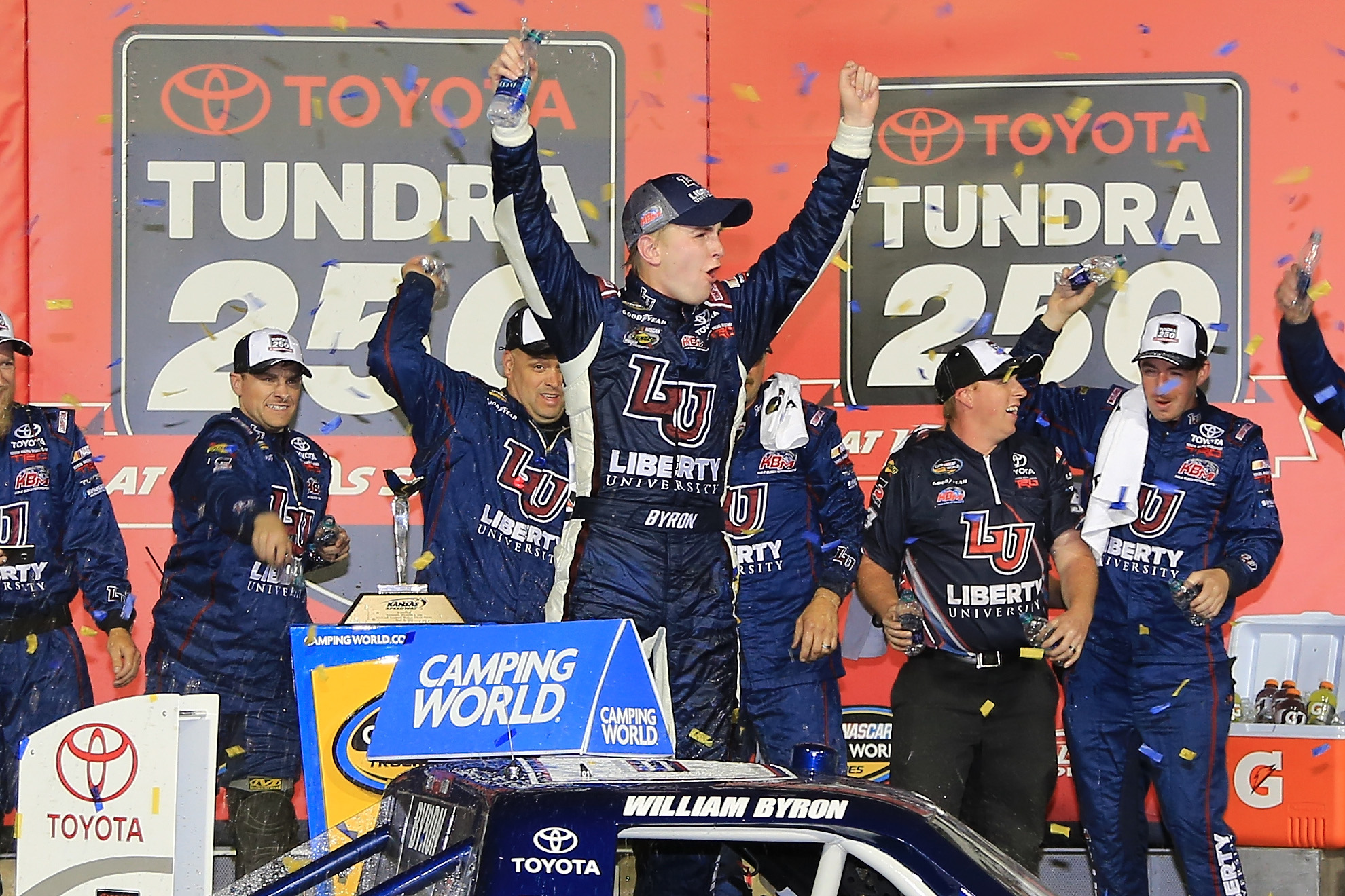 Read more about the article William Byron gets first Truck Series win at Kansas