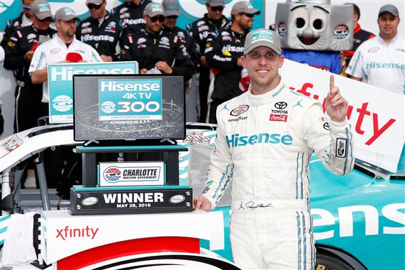 Read more about the article Fresh tires propel Hamlin to XFINITY win in Charlotte
