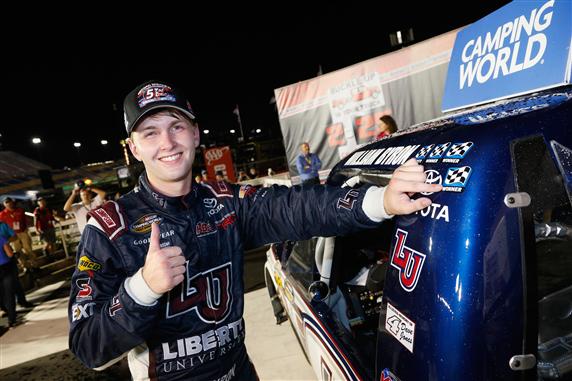 Read more about the article Byron holds off Nemechek for record Truck Series win