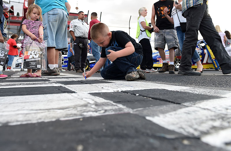 Read more about the article NASCAR tracks to offer free youth ticketing for XFINITY, Truck Series