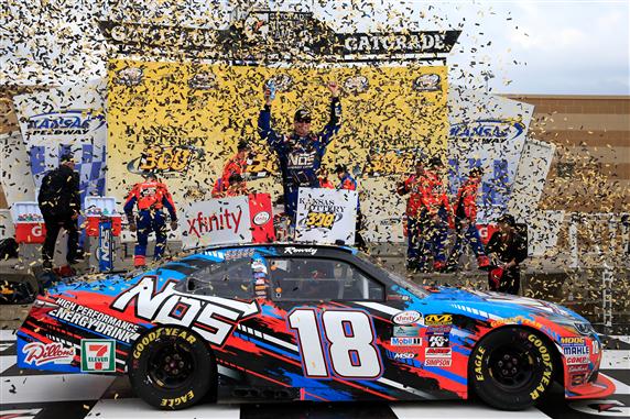Read more about the article Kyle Busch wins at Kansas as XFINITY Chasers have issues