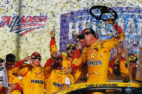 Read more about the article Logano advances with win at Talladega; Chase field cut to eight
