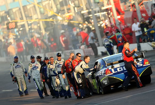 Read more about the article Milestone Moment: Jimmie Johnson’s 2007 Phoenix Win Led to a Championship