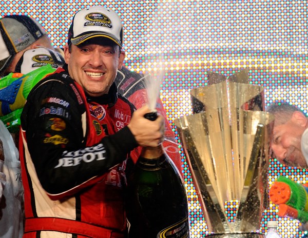 Read more about the article Milestone Moment: A Championship Tie Went in Tony Stewart’s Favor in 2011