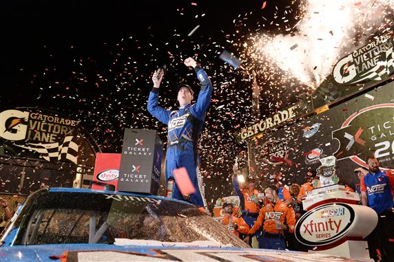 Read more about the article Kyle Busch wins at Phoenix, as Championship 4 XFINITY field is set