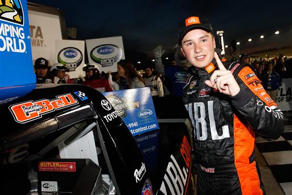 Read more about the article Christopher Bell wins two-lap shootout for Atlanta victory