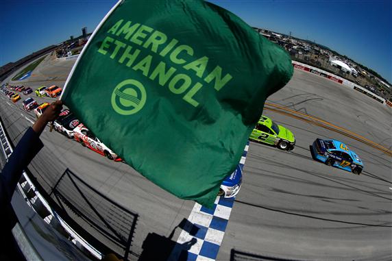 Read more about the article Last-lap pass lifts Ricky Stenhouse Jr. to victory at Talladega