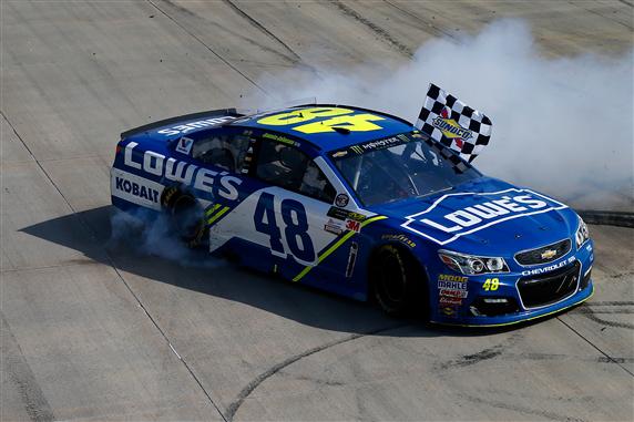 Read more about the article Jimmie Johnson wins at Dover for milestone NASCAR victory