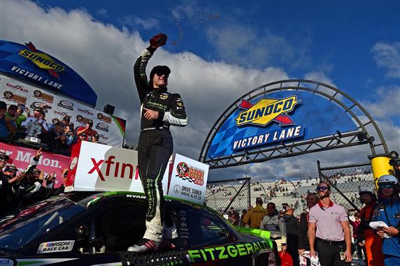 Read more about the article Blaney asserts his dominance in XFINITY Series win at Dover