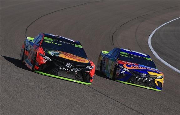 Read more about the article Martin Truex Jr. holds off Kyle Busch for Monster Energy NASCAR Cup Series title